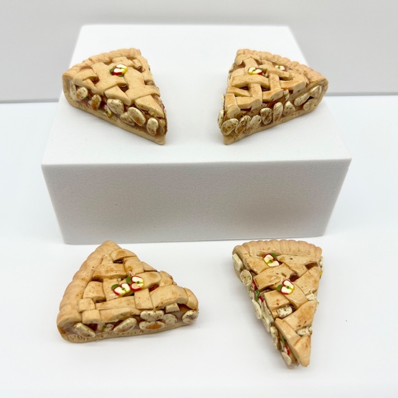 Apple Pie Place Card Holders - Set of 2 Hand-Sculpted Clay Table Setting Decor - Picture 5 of 11